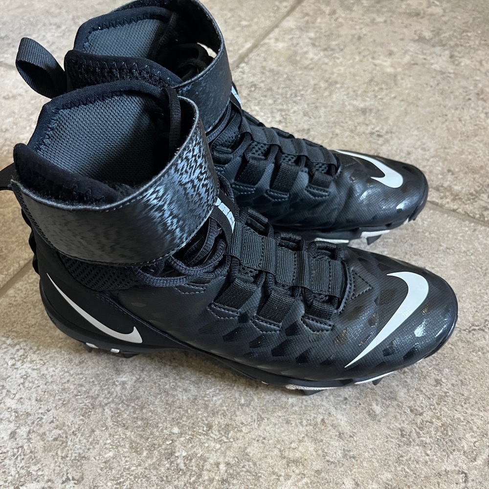 Nike football cleats size 7Y